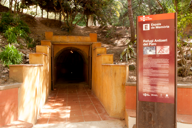 Der Parkunterstand - Calella | Secret World Trip Planner