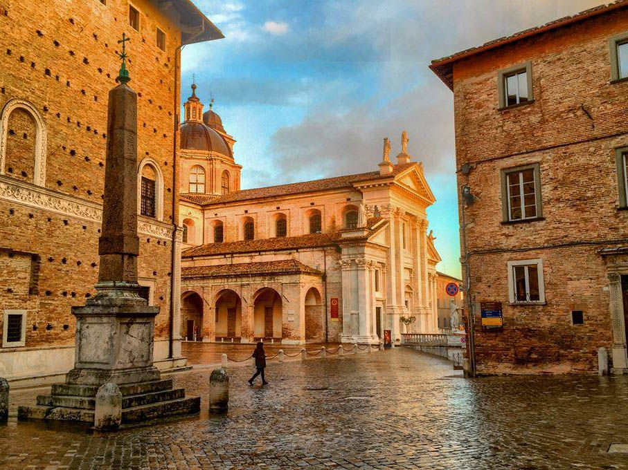 യുനെസ്കോ / ഉര്ബിനോ നവോത്ഥാന ചിഹ്നം - Urbino PU | Secret World Trip Planner