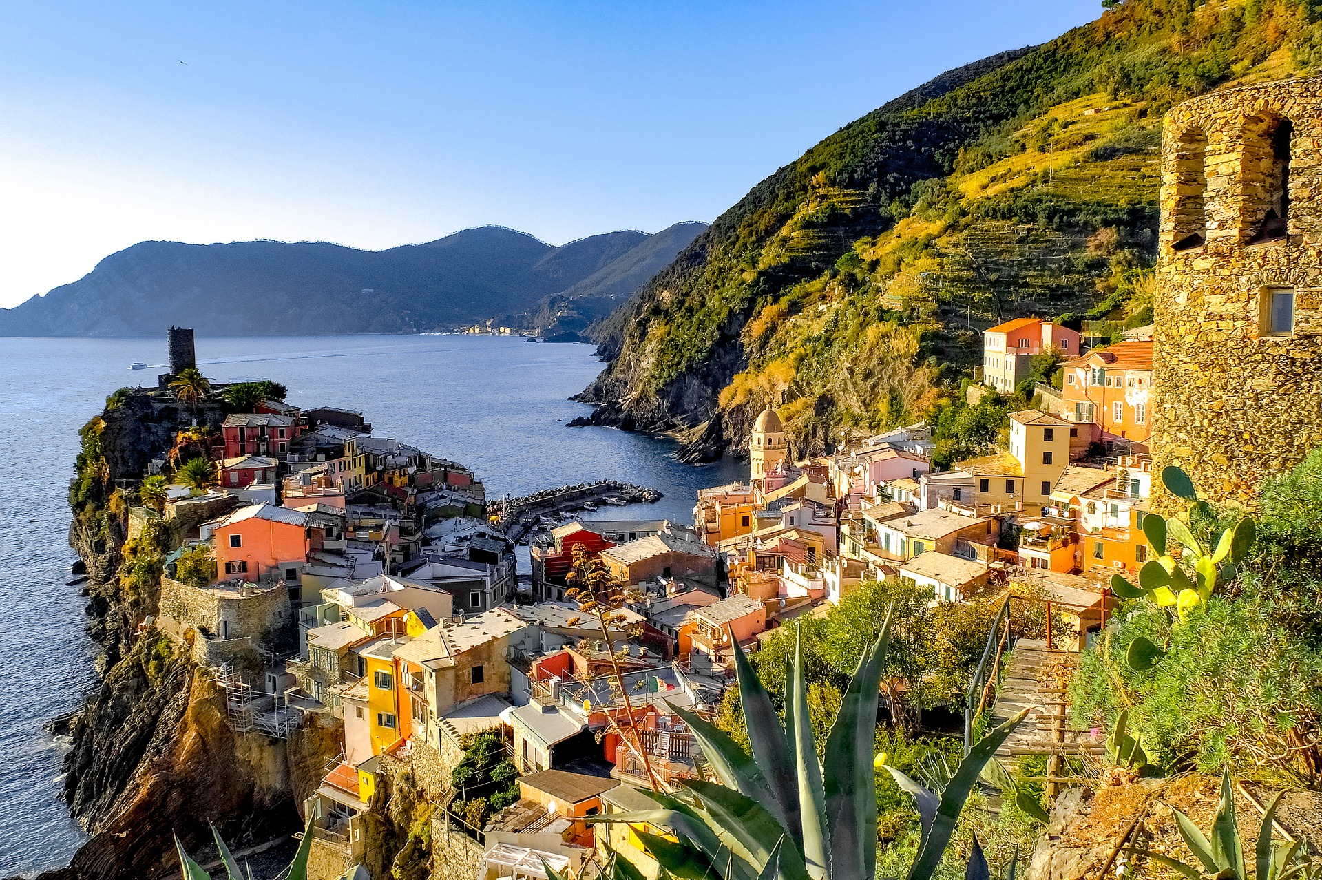 Cinque Terre, Between Heaven and Earth — Vernazza