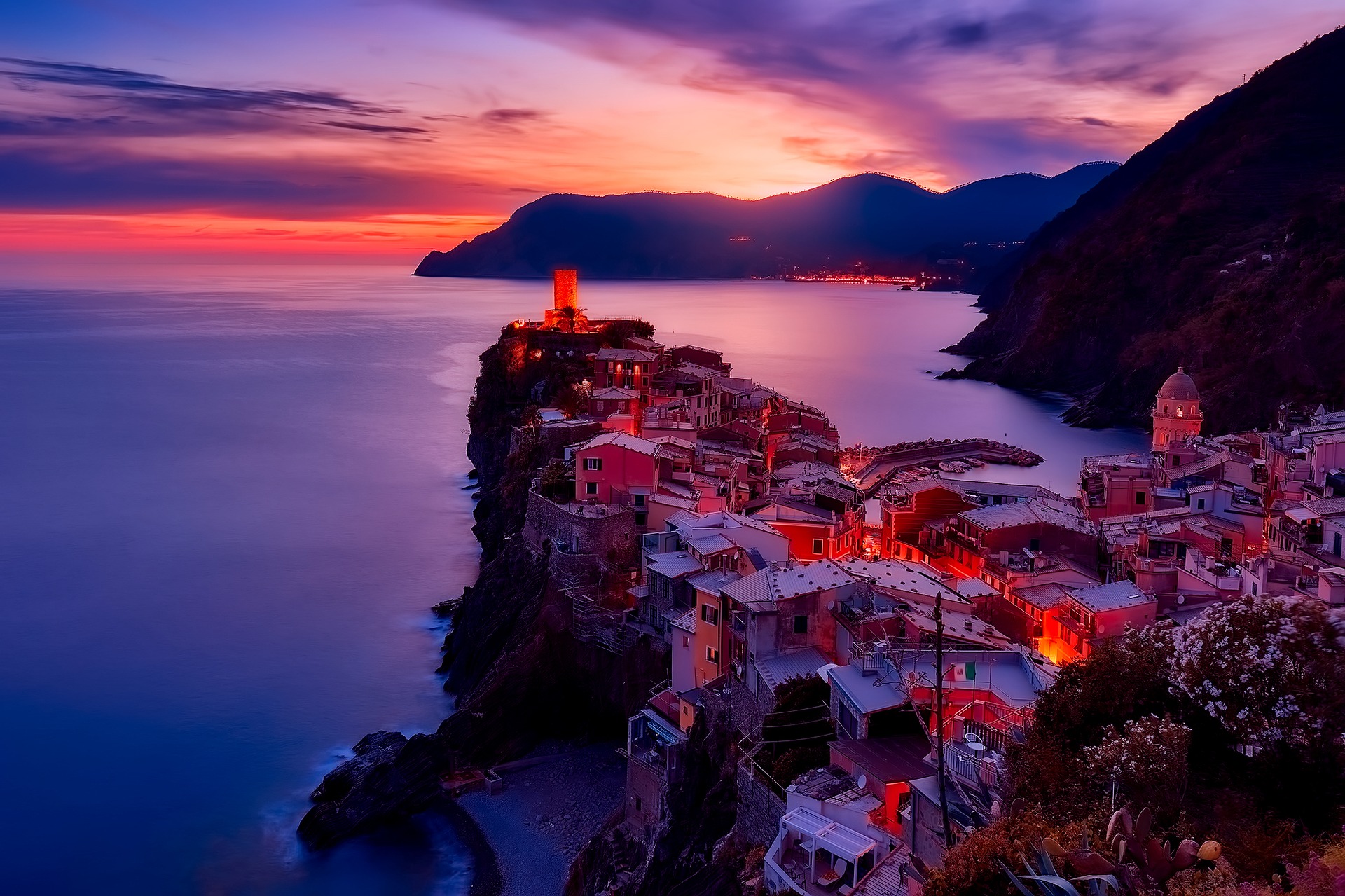 Cinque Terre, Between Heaven and Earth - Vernazza | Secret World Trip Planner