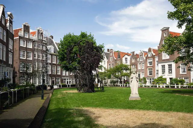 Beginenhof - Amsterdam | Secret World Trip Planner