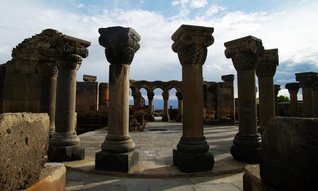 Cathédrale de Zvartnots - Echmiadzin | Secret World Trip Planner