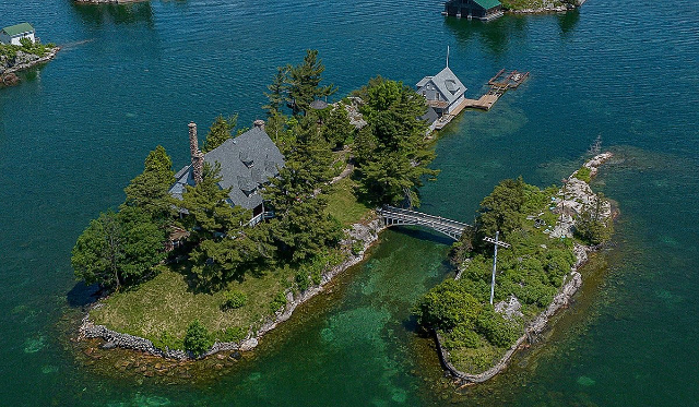 Le plus petit pont international du monde - Leeds and Grenville United Counties | Secret World Trip Planner