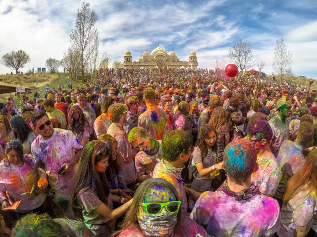 Couleurs du printemps : Holi au temple Sri Radha Krishna, Utah - Spanish Fork | Secret World Trip Planner