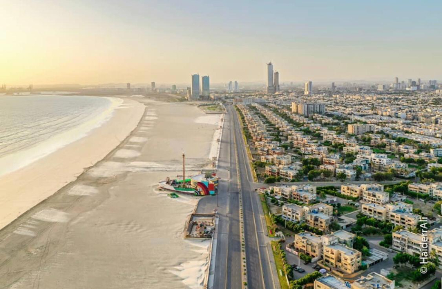 Plage de Clifton - Karachi | Secret World Trip Planner