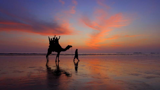 Plage de Clifton - Karachi | Secret World Trip Planner