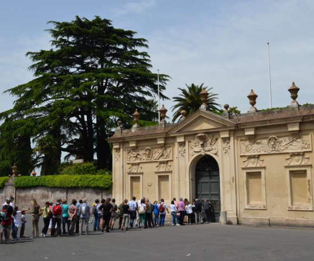 San Pedro por el ojo de la cerradura - Roma | Secret World Trip Planner