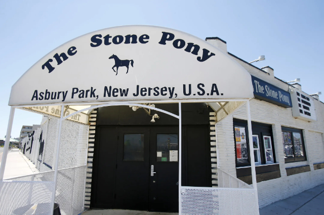Le poney de pierre — Asbury Park