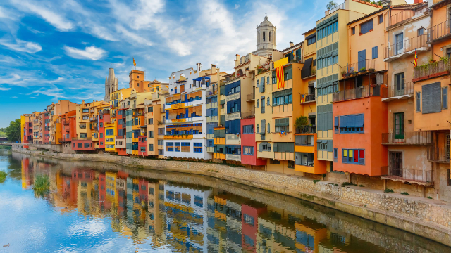 Les maisons de la rivière Onyar - L'âme colorée de Gérone - Girona | Secret World Trip Planner