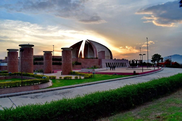 Il monumento al Pakistan - اسلام آباد | Secret World Trip Planner