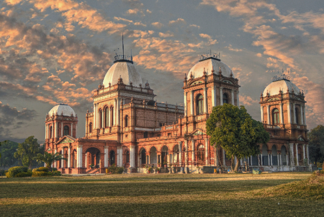 Le majestueux Noor Mahal - Bahawalpur | Secret World Trip Planner