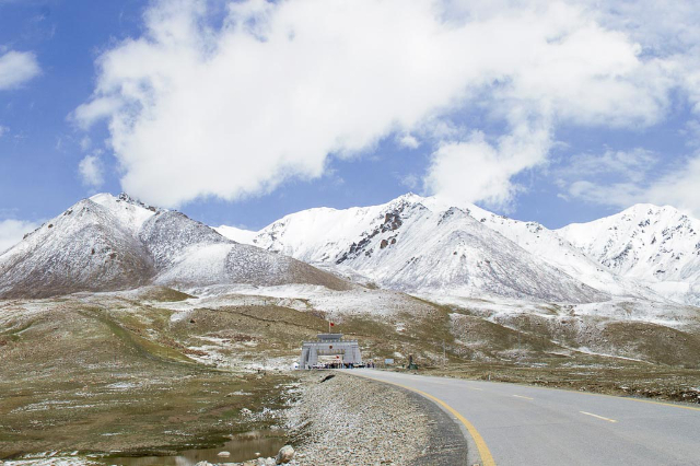 Le col de Khunjerab : L'aventure ultime en haute montagne - Kashgar Prefecture | Secret World Trip Planner