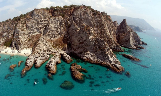 Il Faro di Capo Vaticano - San Nicolò | Secret World Trip Planner