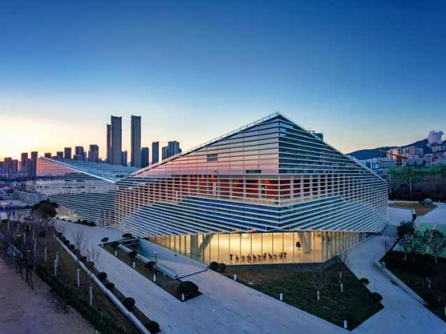 Le centre mondial de recherche créative Haier — Qing Dao Shi