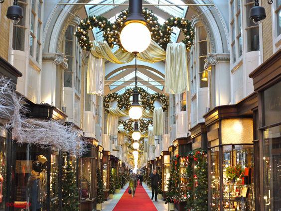 Deluxe Burlington Spilakassa í London - Londra | Secret World Trip Planner