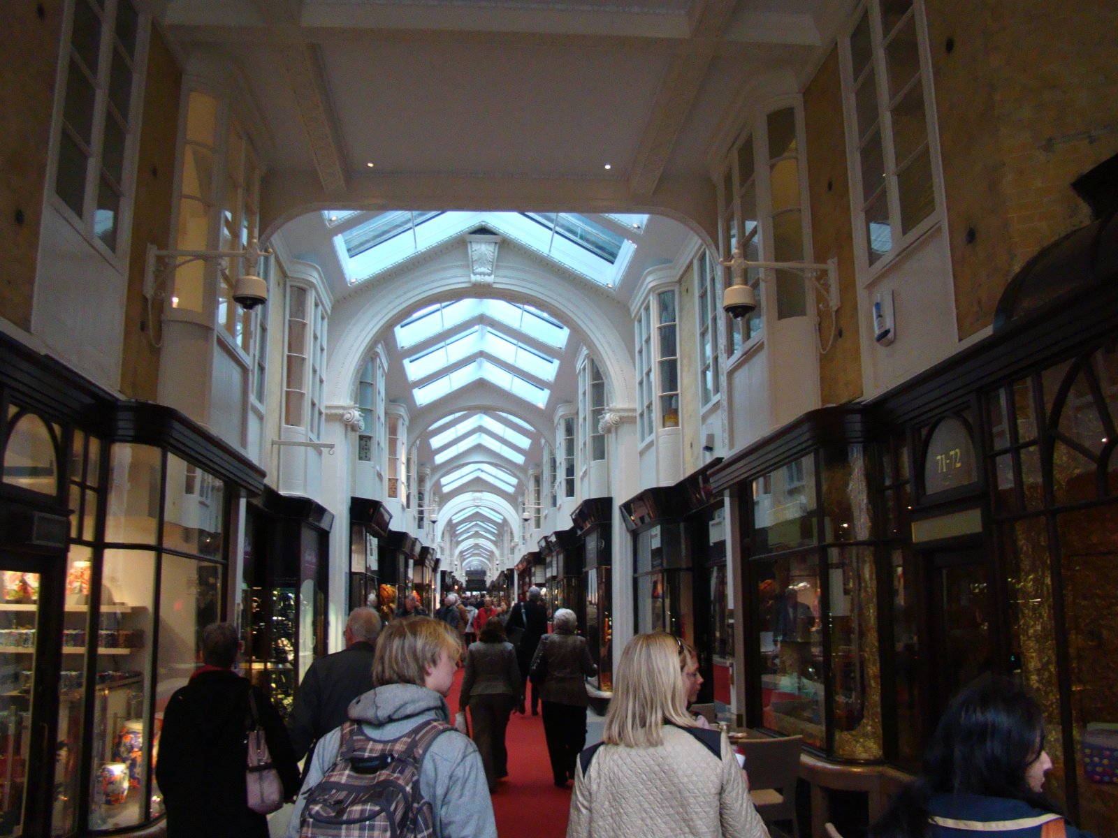 Deluxe Burlington Spilakassa í London - Londra | Secret World Trip Planner