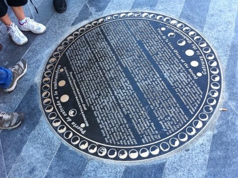 La place de la Lune à Madrid - Madrid | Secret World Trip Planner