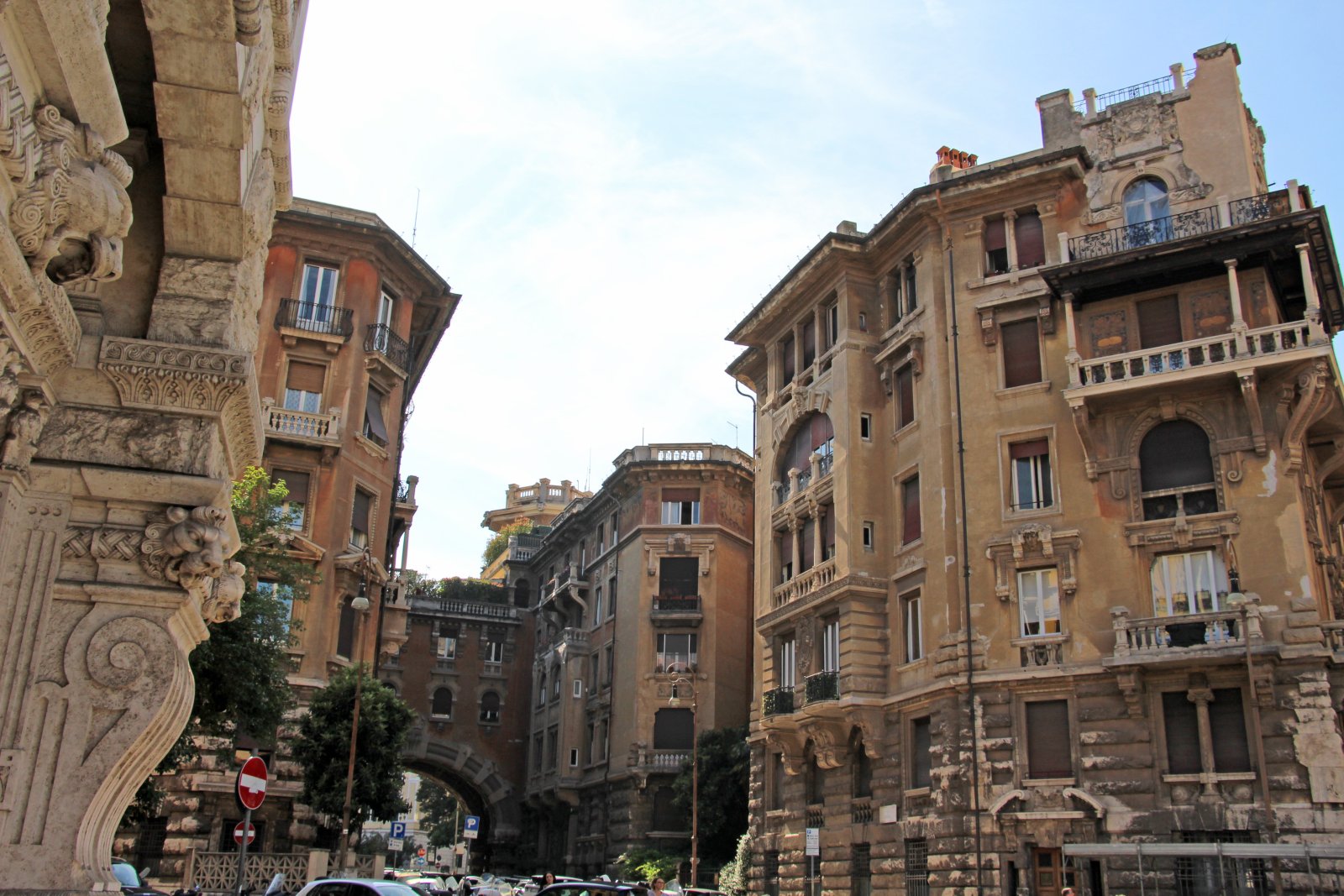 Quartiere Coppedè - старомоден квартал в Рим - Roma | Secret World Trip Planner