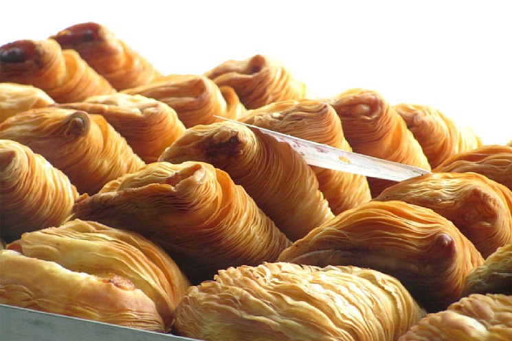 پرانا Pasticceria Carraturo - Napoli | Secret World Trip Planner