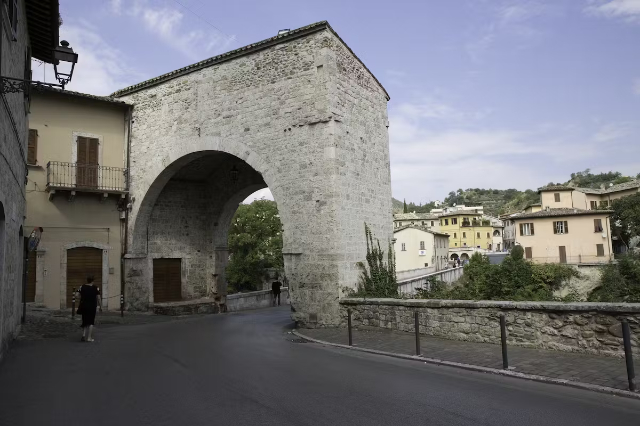 Via delle Stelle e il Ponte Romano - Ascoli Piceno | Secret World Trip Planner