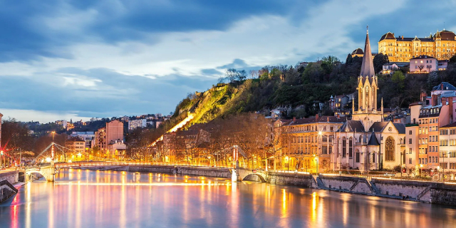 Lyon, eine schnelle Flucht aus Paris! — Lione