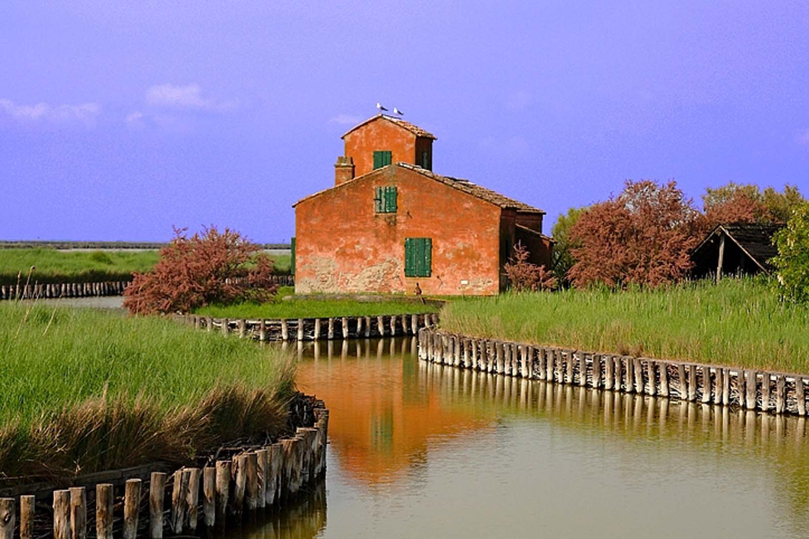 The Valleys of Comacchio - Comacchio | Secret World Trip Planner