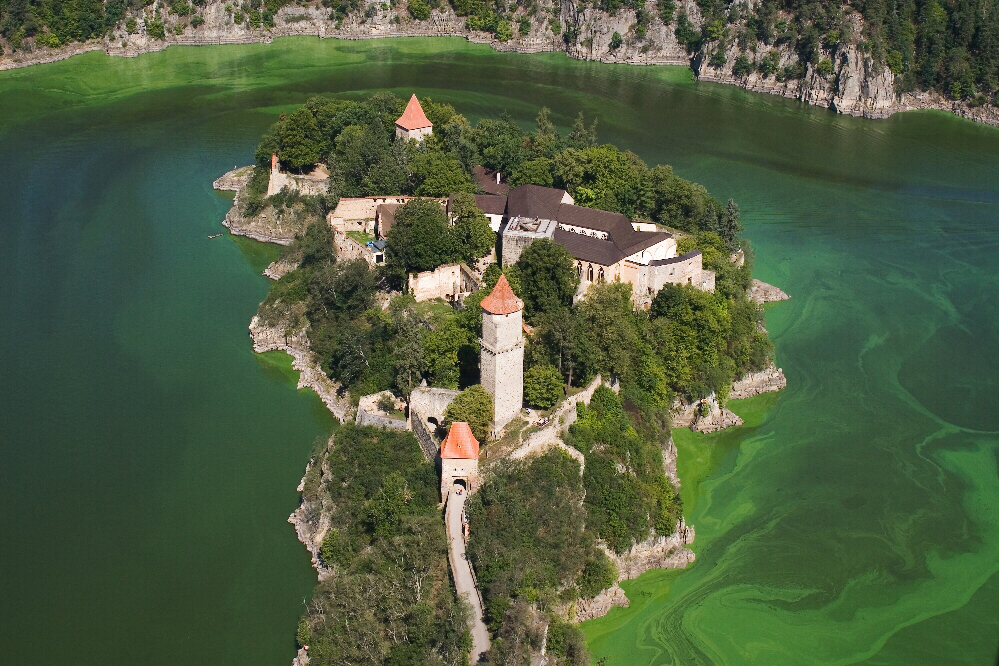 CHATEAU DE BELL — Zvíkovské Podhradí