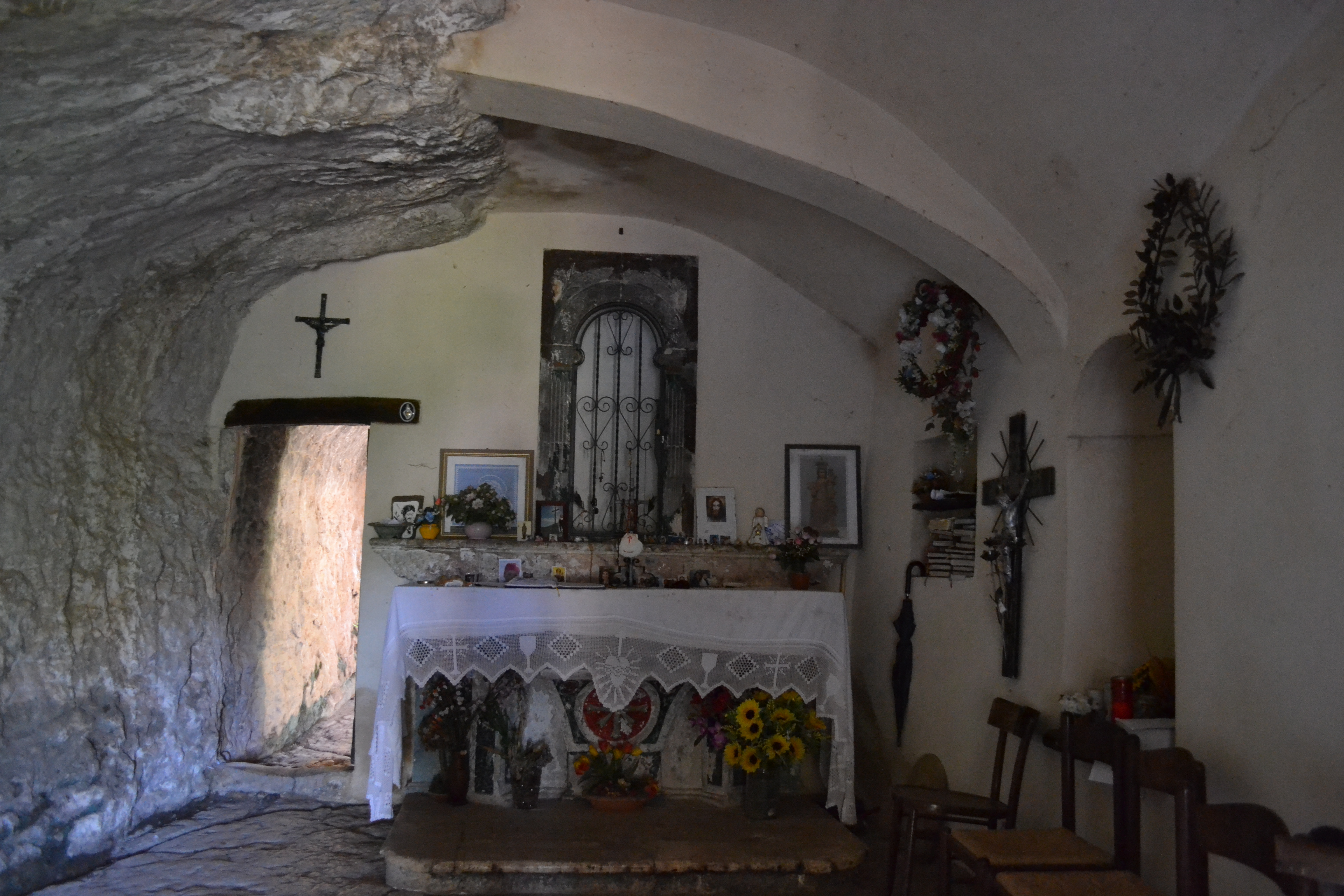 Ermita de San Bartolomé en Legio - Roccamorice | Secret World Trip Planner