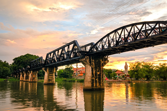 Le pont de la rivière Kwai - Tambon Tha Ma Kham | Secret World Trip Planner