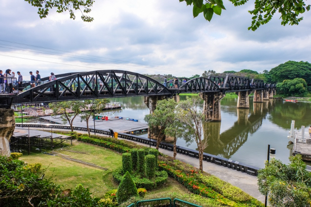 Le pont de la rivière Kwai - Tambon Tha Ma Kham | Secret World Trip Planner