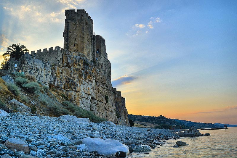 Frederick Templar Castle - Roseto Capo Spulico | Secret World Trip Planner