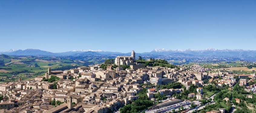 Një Qytet i bukur në kodrat E Marshimeve.  - Fermo | Secret World Trip Planner