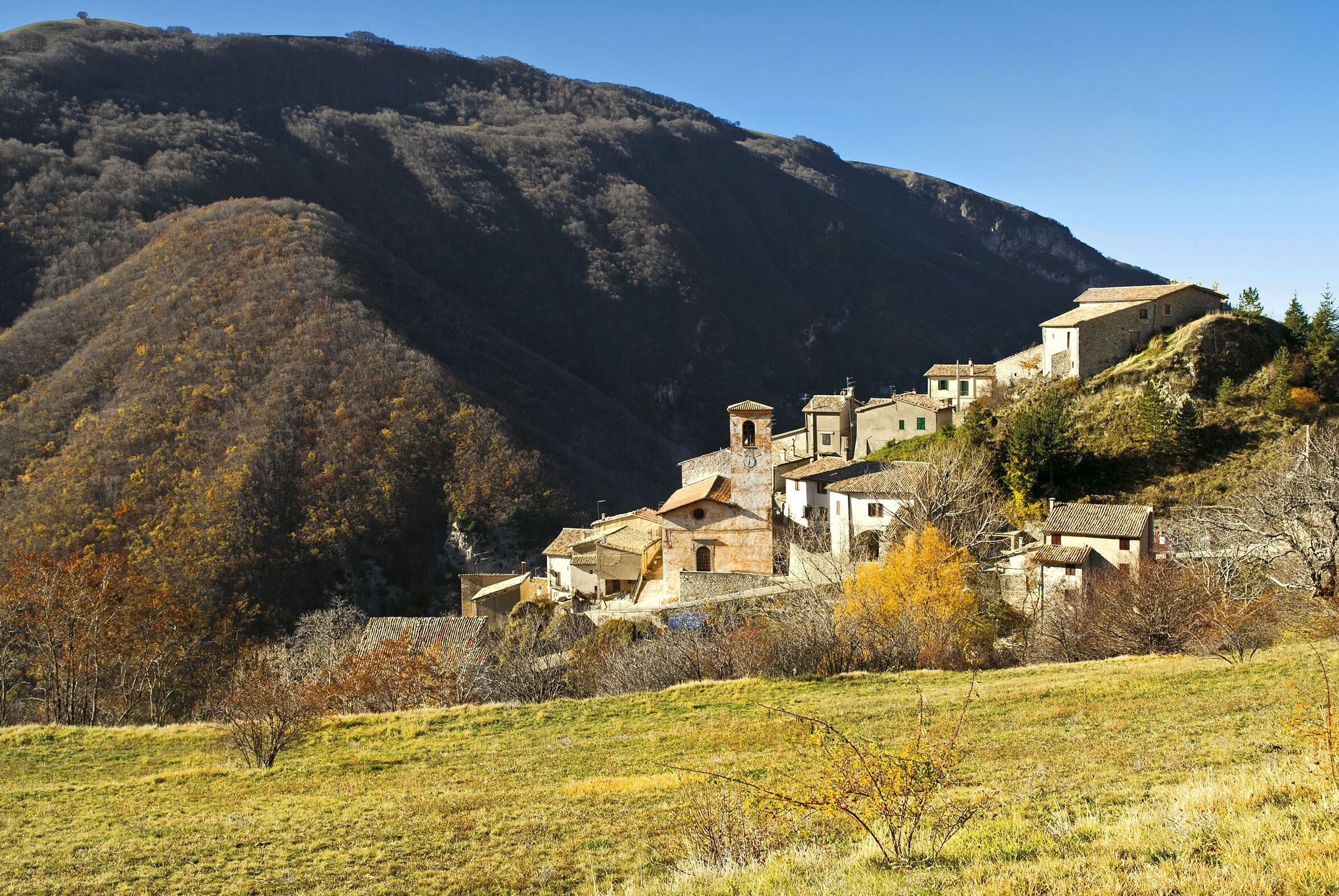 Tra le rocce della Valnerina: il paese di Gavelli - Gavelli | Secret World Trip Planner