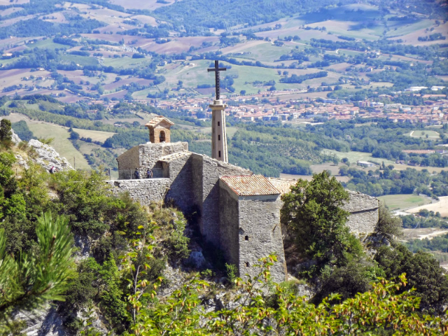Einsiedelei des Heiligen Cataldo - 62024 Esanatoglia MC | Secret World Trip Planner