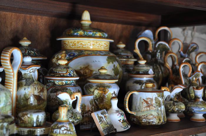 Dvorci i njihova poznata keramika - Castelli | Secret World Trip Planner