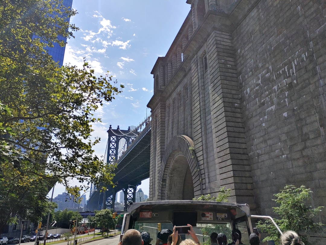 Les Portes de l'Esonerato : Une Œuvre d'Art à New York - New York | Secret World Trip Planner