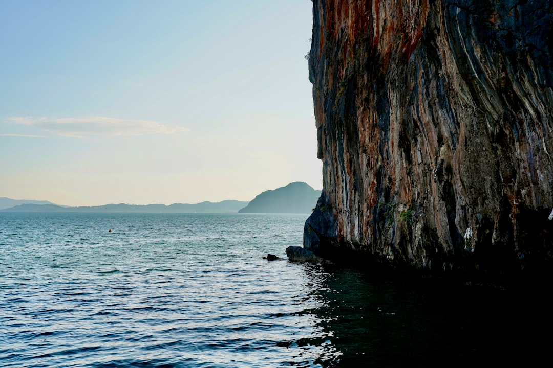 Découvrez les îles de Phuket : Nature et Vie Nocturne - Distretto di Mueang Phuket | Secret World Trip Planner