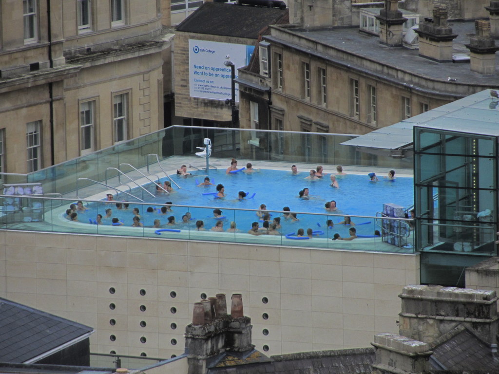 Thermae Bath Spa: Relax e Storia nel Cuore dell'Inghilterra - Hot Bath St | Secret World Trip Planner