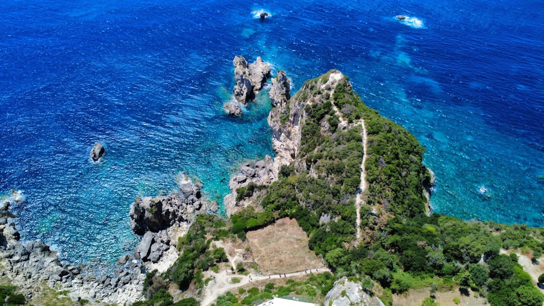 Descubra Corfu: Um Paraíso Verde entre Mar e História - Corfù | Secret World Trip Planner