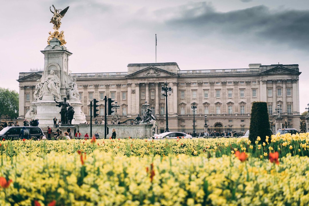 Откройте для себя Букингемский дворец: Искусство и Архитектура - Londra SW1A 1AA | Secret World Trip Planner
