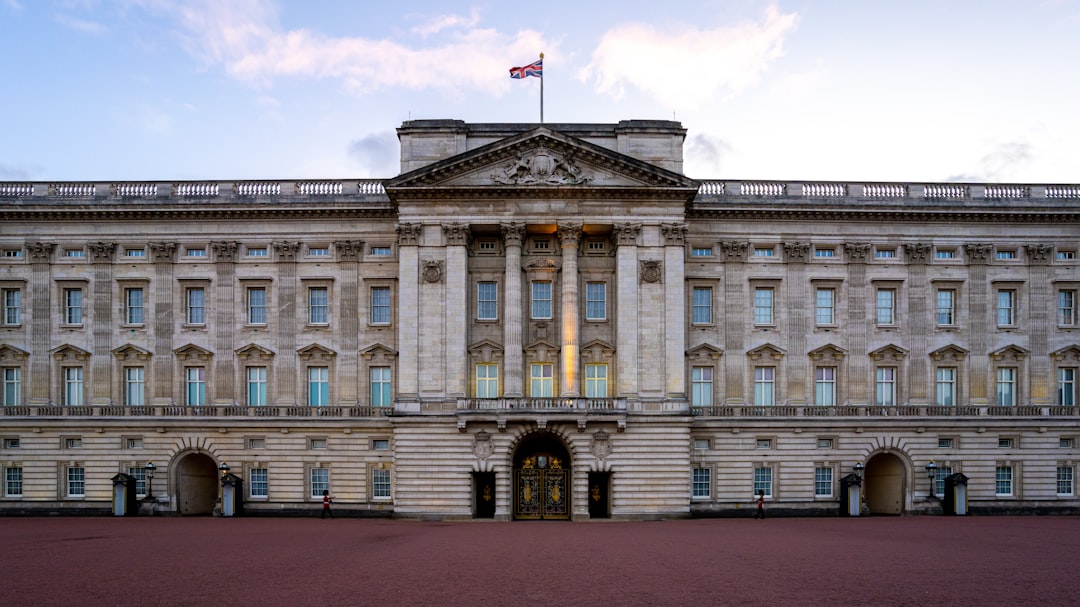 Откройте для себя Букингемский дворец: Искусство и Архитектура - Londra SW1A 1AA | Secret World Trip Planner