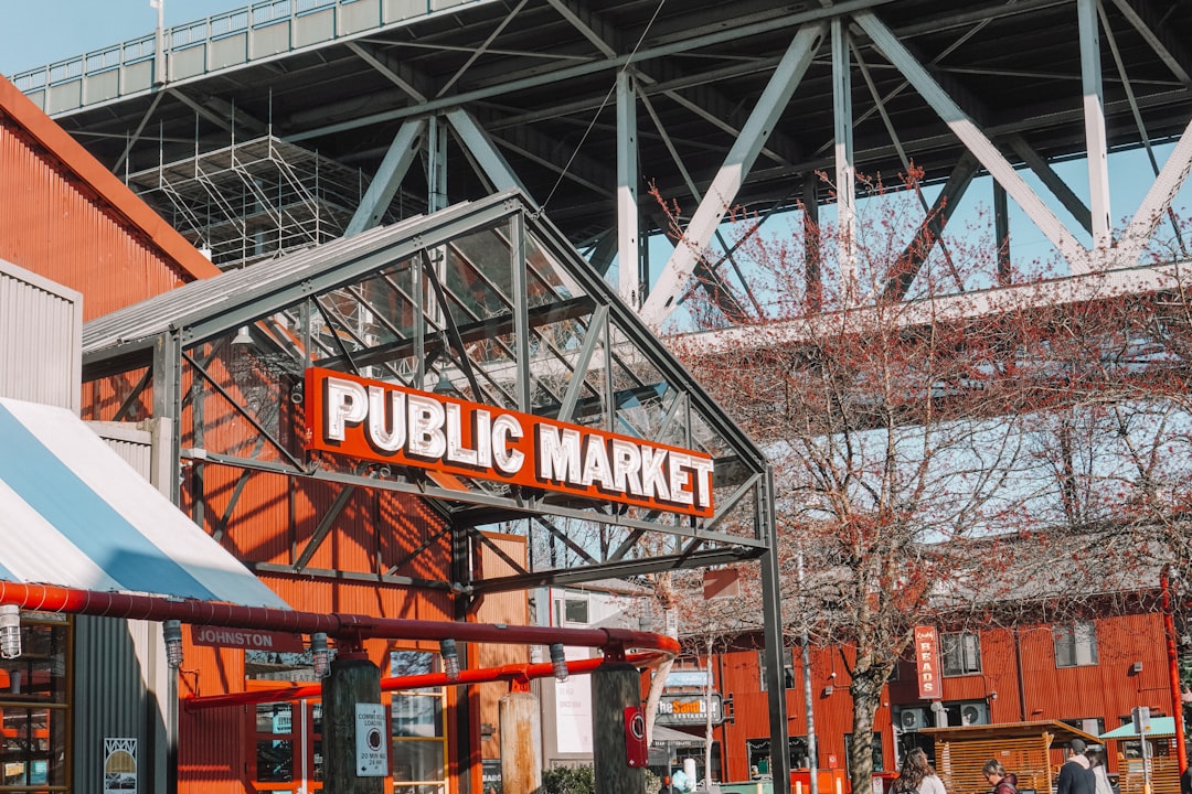 Die Aromen des Granville Island Public Market entdecken - Vancouver | Secret World Trip Planner