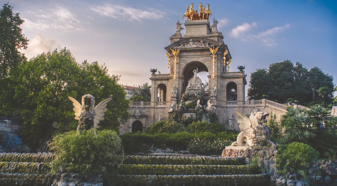 Top 5 travel apps Barcelona 2026: Scopri Secret World - Barcelona | Secret World Trip Planner