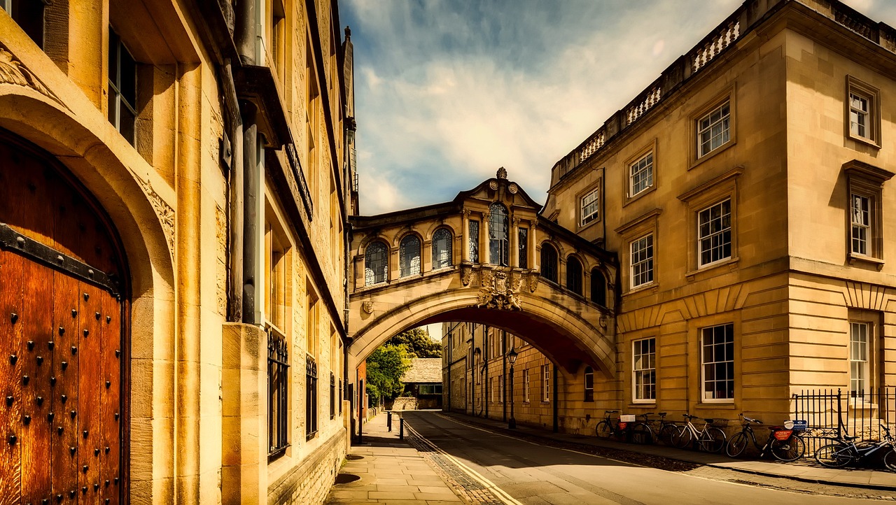 Itinerario Oxford 2026 con AI: Scopri la città con Secret World - Oxford | Secret World Trip Planner