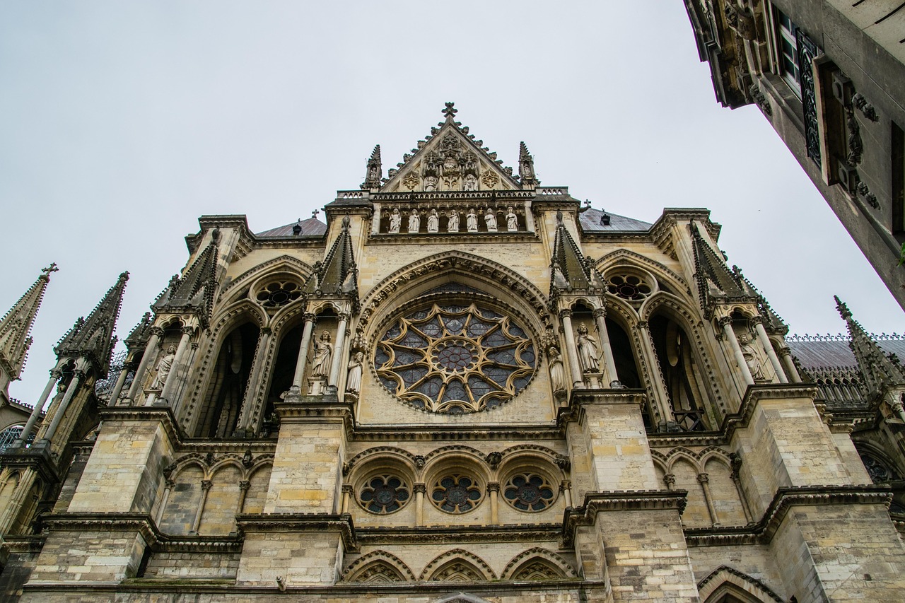 Top 5 Travel Apps Reims 2026: Scopri Secret World - Reims | Secret World Trip Planner
