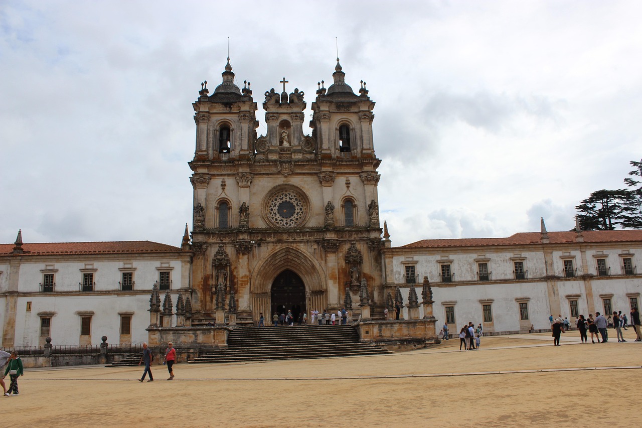 Secret World vs TripIt: Best Trip Planner for Alcobaça - Alcobaça | Secret World Trip Planner