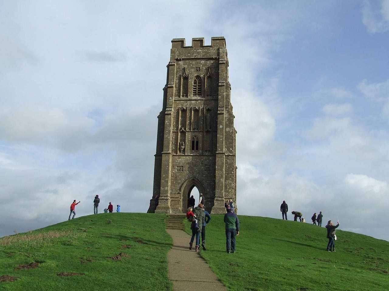 Cosa vedere a Glastonbury 2026: Guida Imperdibile - Glastonbury | Secret World Trip Planner