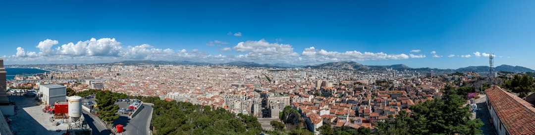 Top 5 applications de voyage Marseille 2026 : Découvrez Secret World - Marseille | Secret World Trip Planner