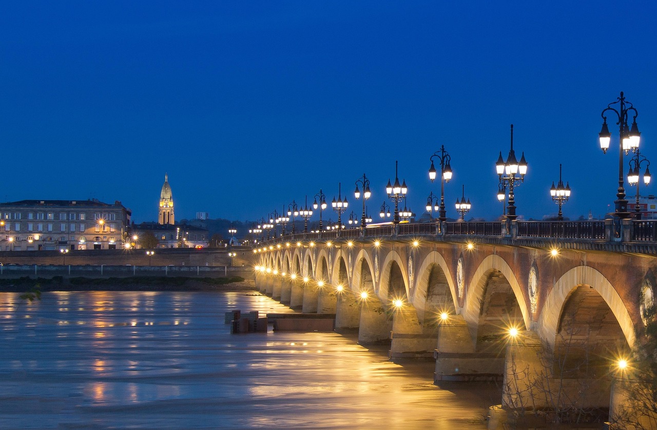 Itinéraire Bordeaux 2026 avec IA : le guide parfait - Bordeaux | Secret World Trip Planner