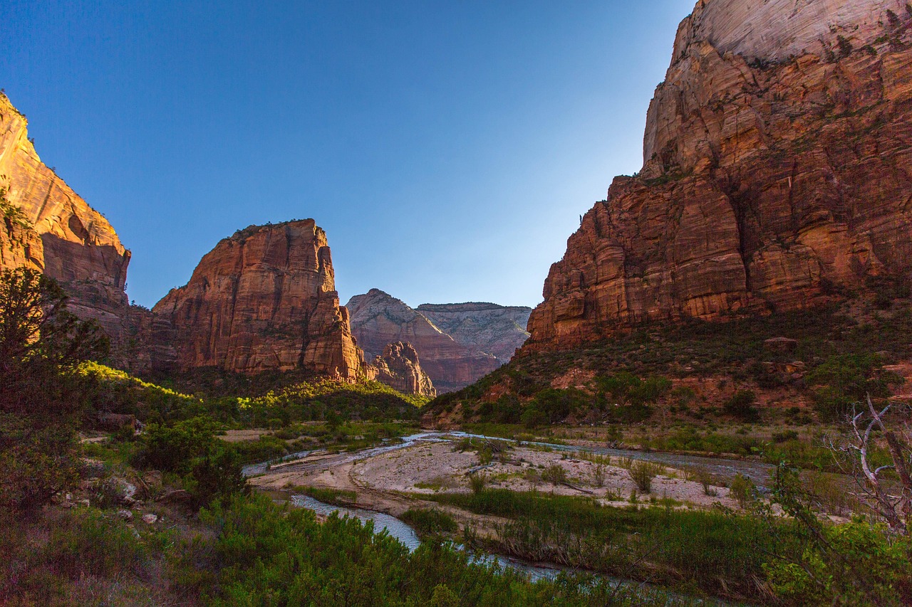 How to Visit Zion Canyon with Secret World: The Ultimate Guide - Zion Canyon | Secret World Trip Planner